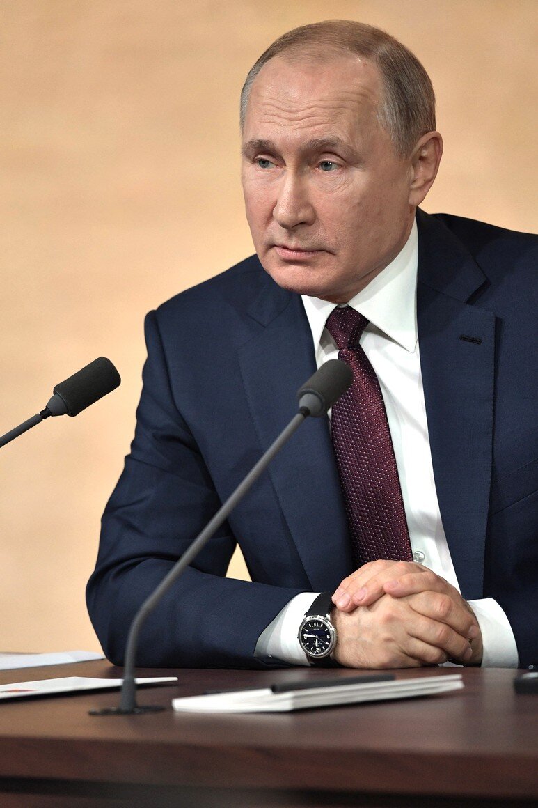 http://static.kremlin.ru/media/events/photos/big2x/a6YD8ejm38g2Tfa8rCnHOBPBrAl1kcec.jpg