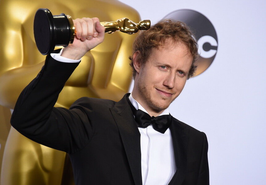 Ласло с Оскаром за своего "Сына Саула", 2015 год