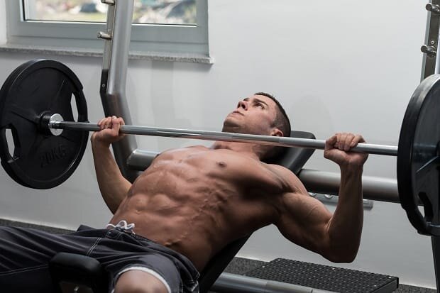Как накачать объемные грудные мышцы мужчине в тренажерном зале?