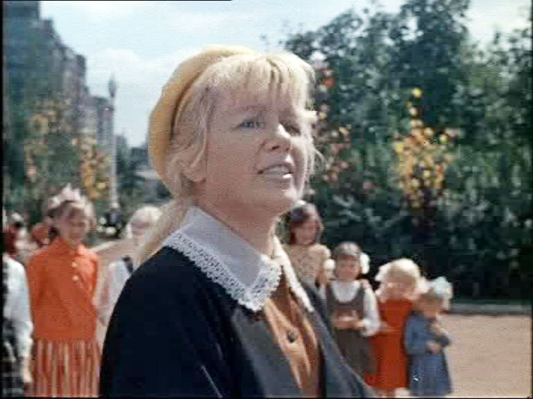 «Сказка о потерянном времени» (1964), Л. Шагалова, старушка-пионерка