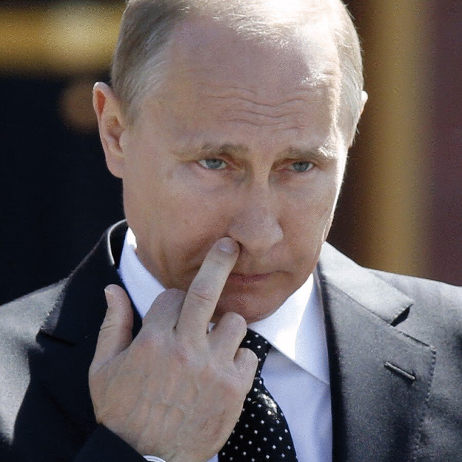 Путин забавный  мужчина все женщины за ним бегают в том числе  и я