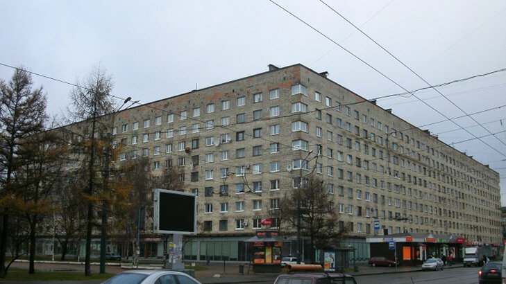 У таких зданий нет балконов и лоджий с парадной стороны. Фото: ixbt.photo