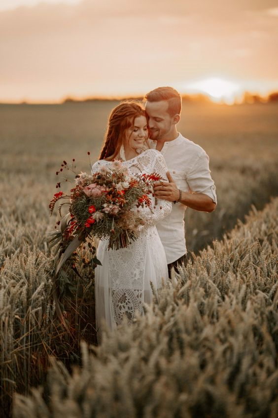 https://www.farbklang-fotografie.de/laura-fabio-boho-hochzeit-ulm/