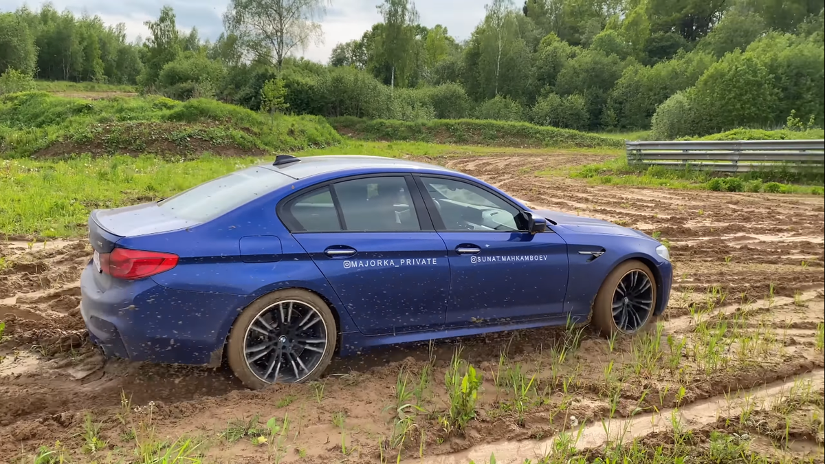 Московские мажоры загнали новенькую BMW M5 за 8 млн. руб на бездорожье! |  AutoTrend | Дзен