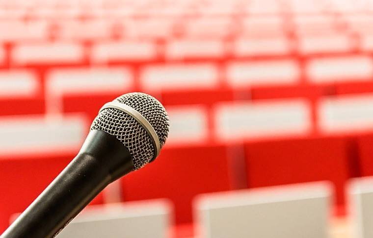 Микрофон лектора. Фото: https://pixabay.com
