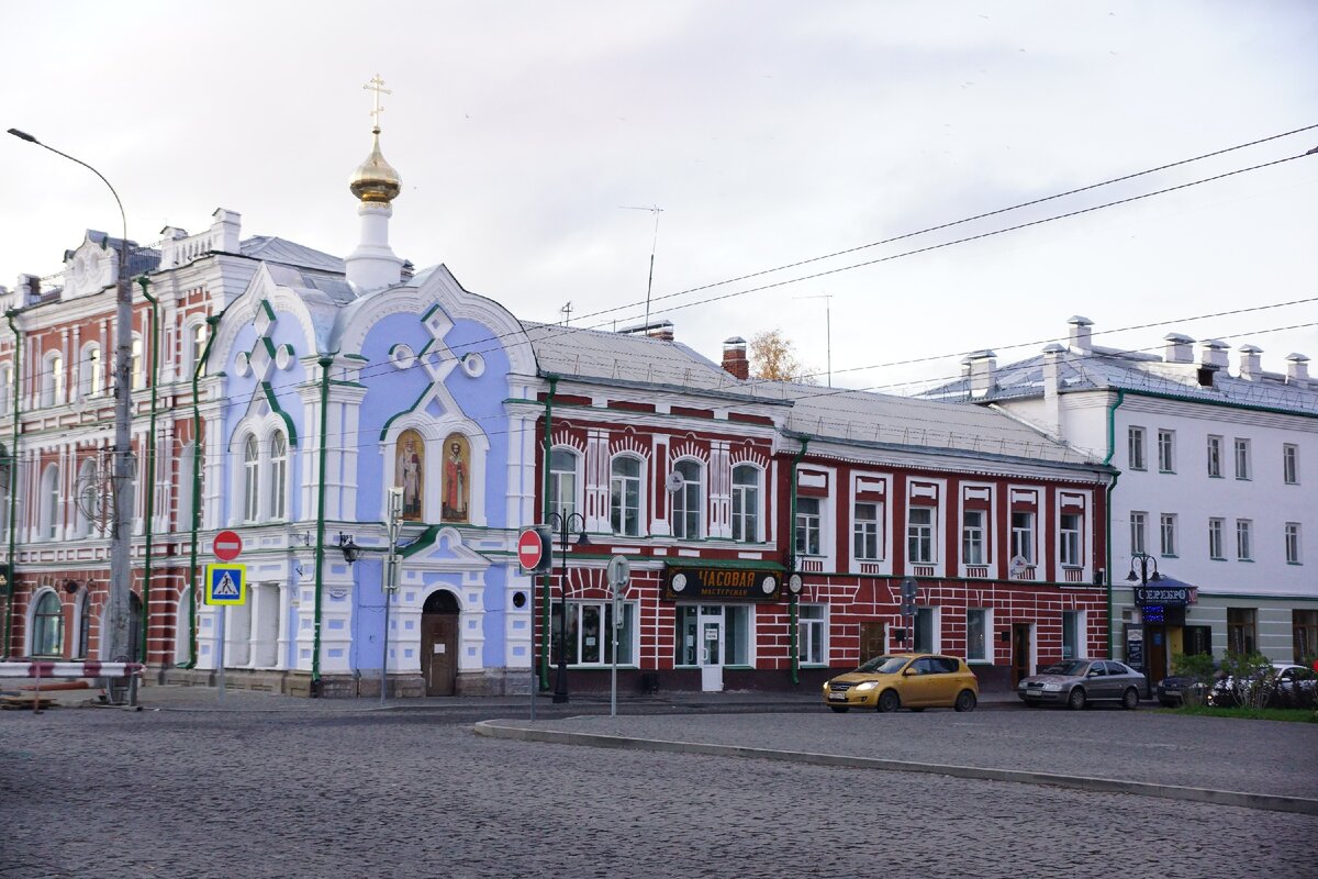 Вид на пересечение улиц Крестовой и Стоялой, часовня Югского подворья