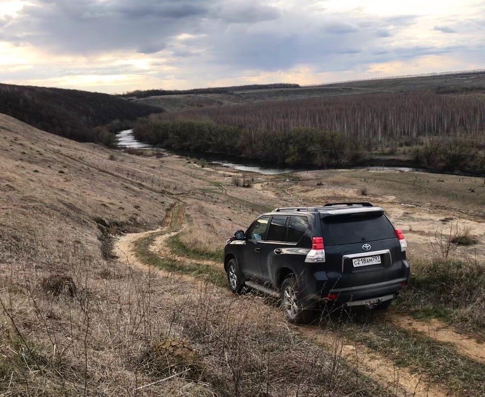 Прадо 150 3.0. LC Prado 150 3.0d на бездорожье. Land Cruiser Prado 150 глубина брода. Видеообзор Прадо 150 путешествия. Тойота ленд Крузер и Рено Дастер.