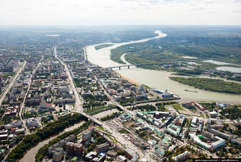 По состоянию на 2020 год в Омске проживает 1 154 507 человек. Панорама города - фото из открытых источников