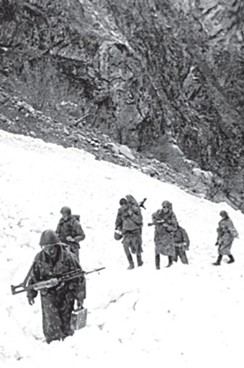 Подъем в горы зимой