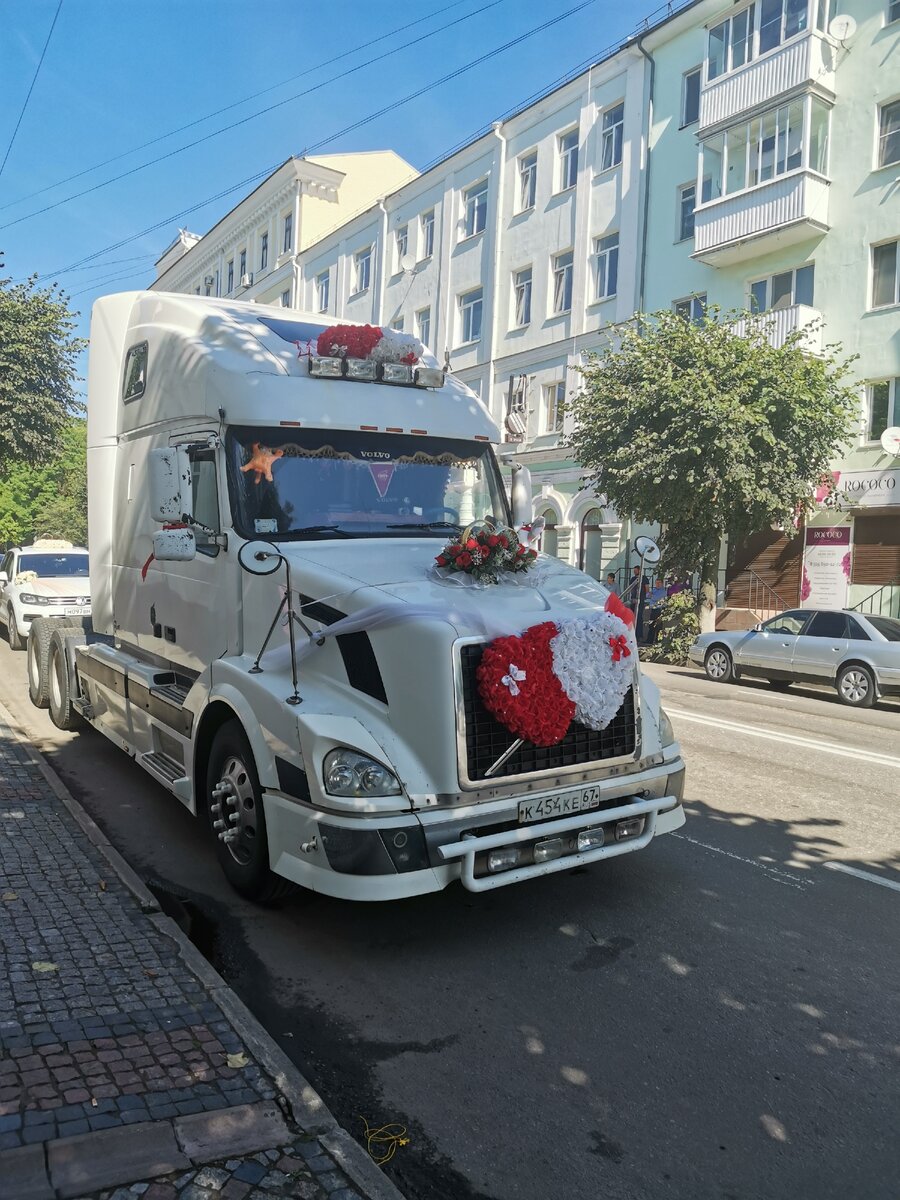 И такие свадьбы бывают в Смоленске...