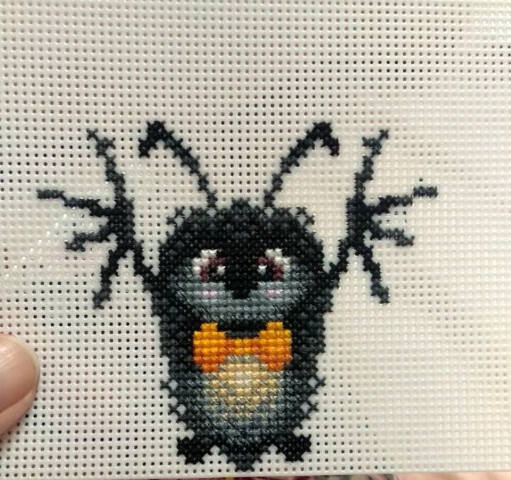 Здесь похож на жука)