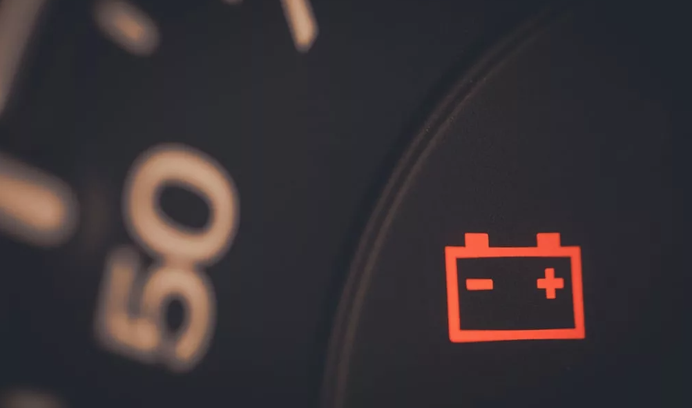 Нужно ли в морозы уносить аккумулятор автомобиля домой?