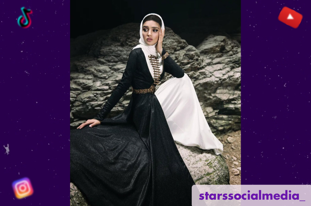 Дина Саева в национальном костюме