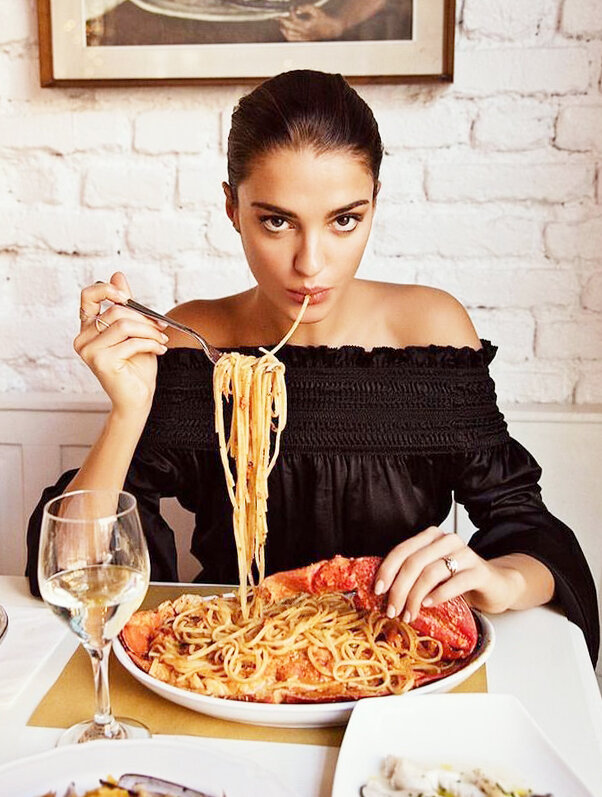 Питательные вещества не усваиваются организмом человека полностью. Углеводы усваиваются на 98%, жиры на 95%, а белки — 92%.