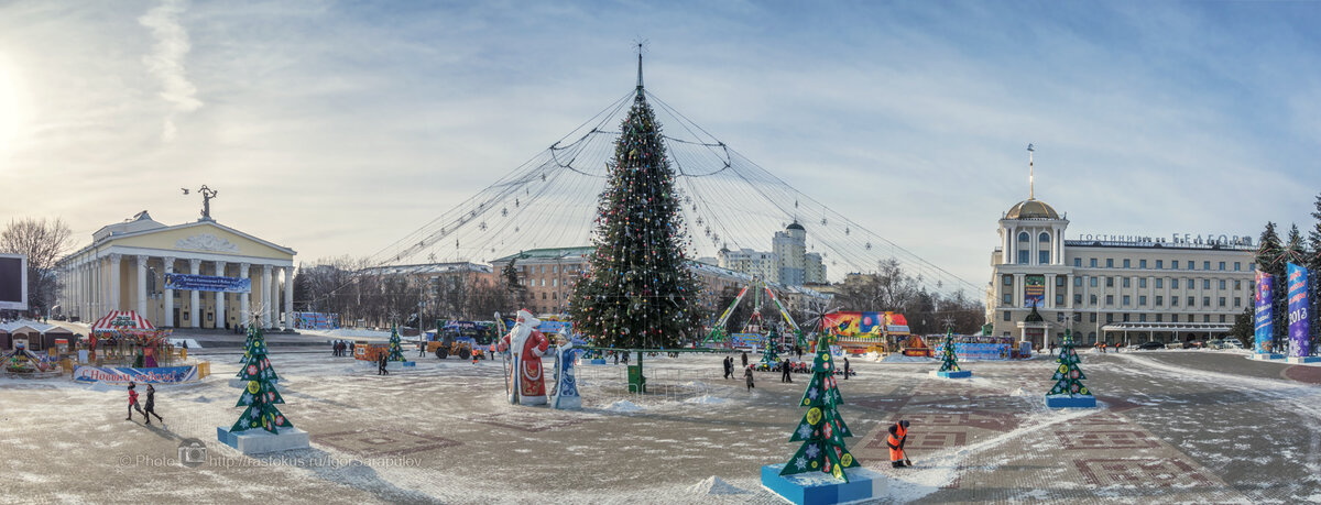 Панорама Новогоднего городка - Sony rx100. Более крупно можно увидеть снимки на фотосайте Расфокус  http://rasfokus.ru/photos/photo3581327.html