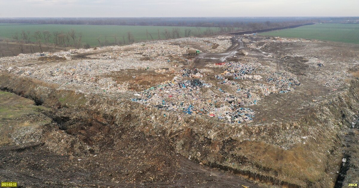 Огромная помойка - незаконная свалка ТКО рядом с поселком Двубратский Усть-Лабинского района