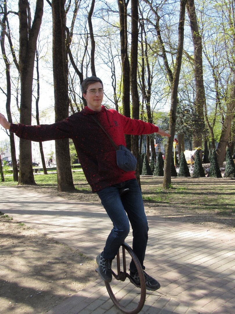 Автор, когда познает новое и интересное. Но это не точно.)))