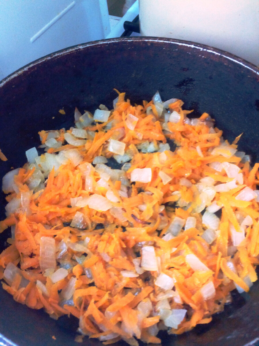 Лук и морковь пассированные