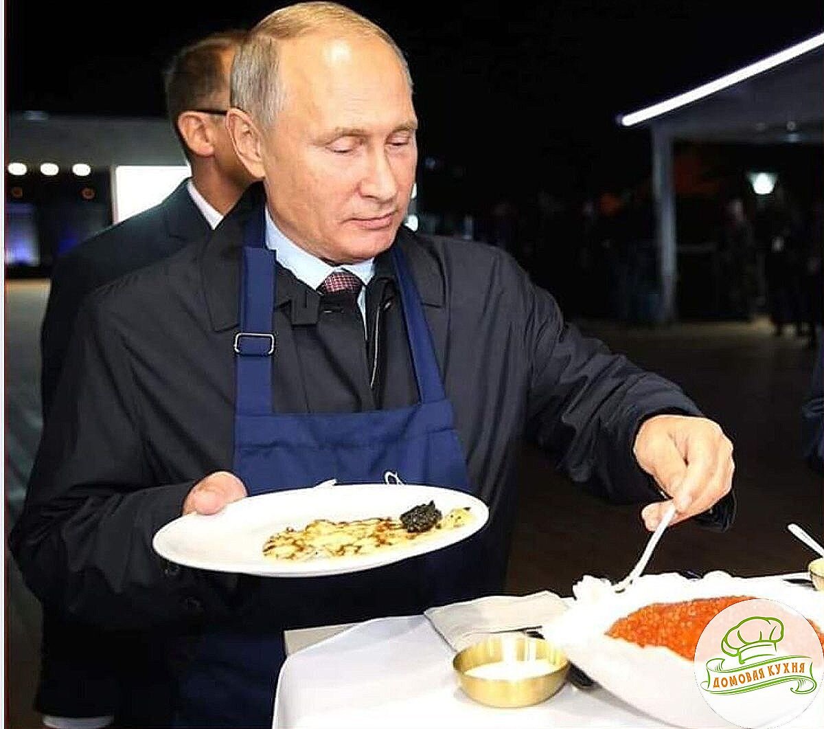 Путин ест красную и черную икру с вице-президентом