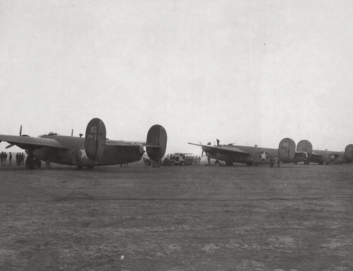 Американские бомбардировщики В-24 «Либерейтор». Источник: waralbum.ru