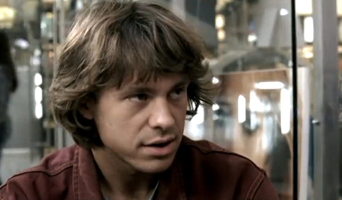 Сергей Перегудов в роли Сергея Новикова. Кадр из кинофильма "Принцесса и нищий", 2004 г., режиссер Дмитрий Месхиев, сценаристы Алексей Поярков, Андрей Морозов, композитор Святослав Курашов (скриншот)