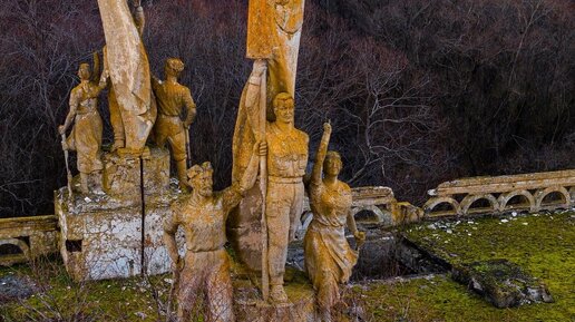 Заброшенный водосброс Тщикского водохранилища. Уникальный памятник среди болот.