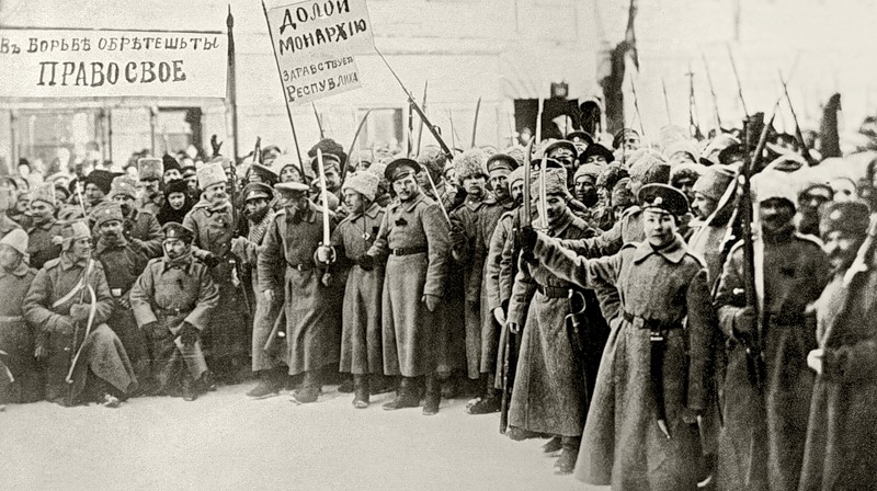 Солдатский митинг в феврале 1917. Фото из свободных источников