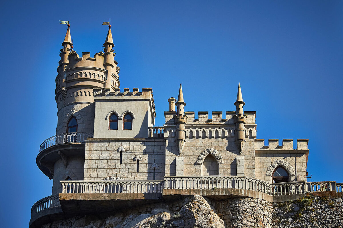 Замки крыма фото с названиями История замка "Ластчкино Гнездо" в Крыму Крымский Бриз Hotel & Villas Дзен