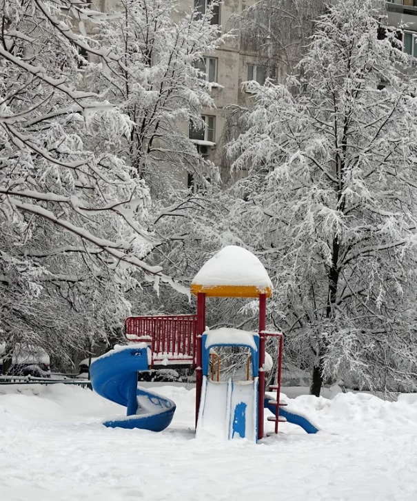 Лучшие зимние горки Москвы: где покататься на тюбингах, санках и ледянках