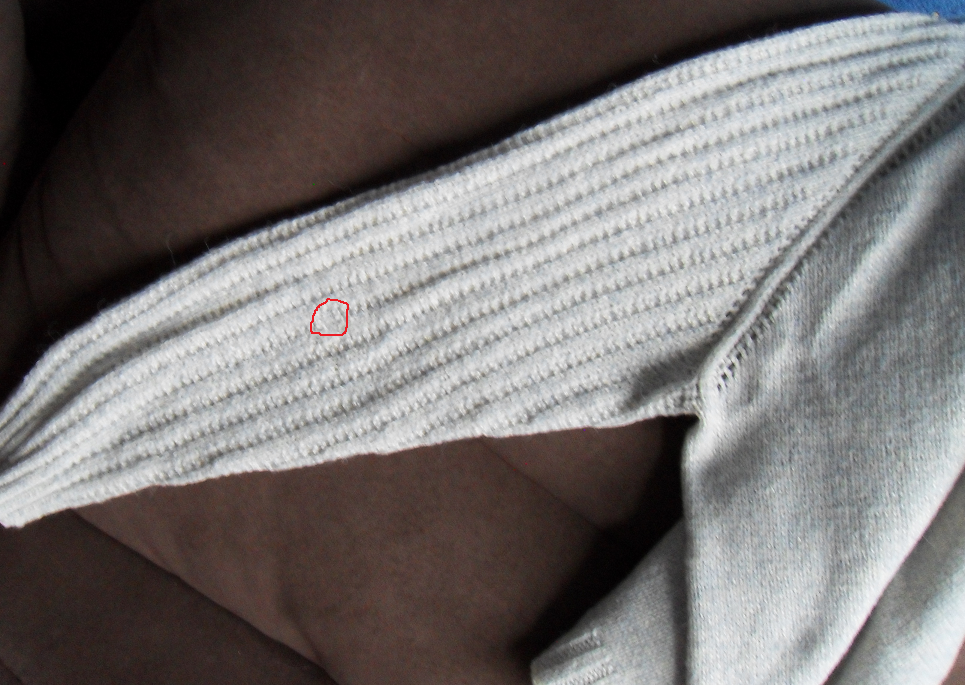 В красном кружочке ошибка - непровязан ряд изнаночных