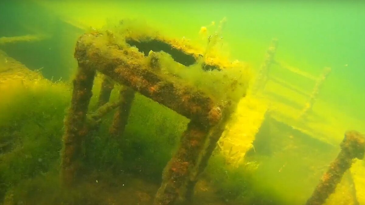     Нижегородец вместе со своей командой совершили подводное погружение к затонувшему земснаряду. В социальных сетях они поделились получившимися кадрами.