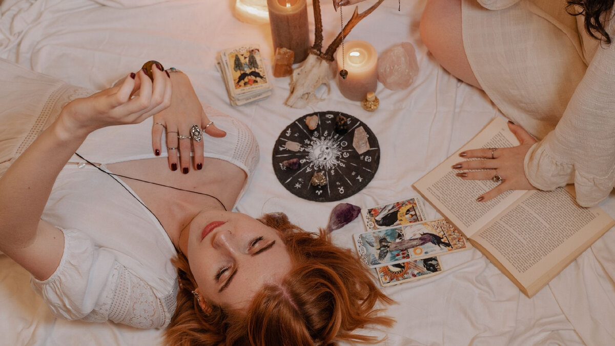 "Ну, что сказать, ну что сказать, устроены так люди, желают знать, желают знать, желают знать, что будет...."