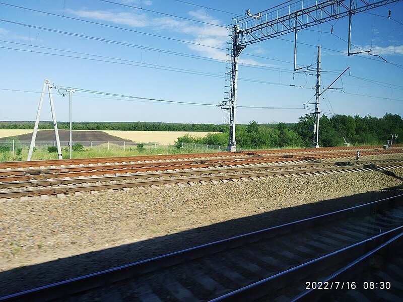 На переднем плане линия в обход Украины, а на заднем старая линия