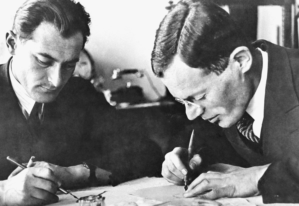 Евгений Петров и Илья Ильф. Фото: mospravda.ru