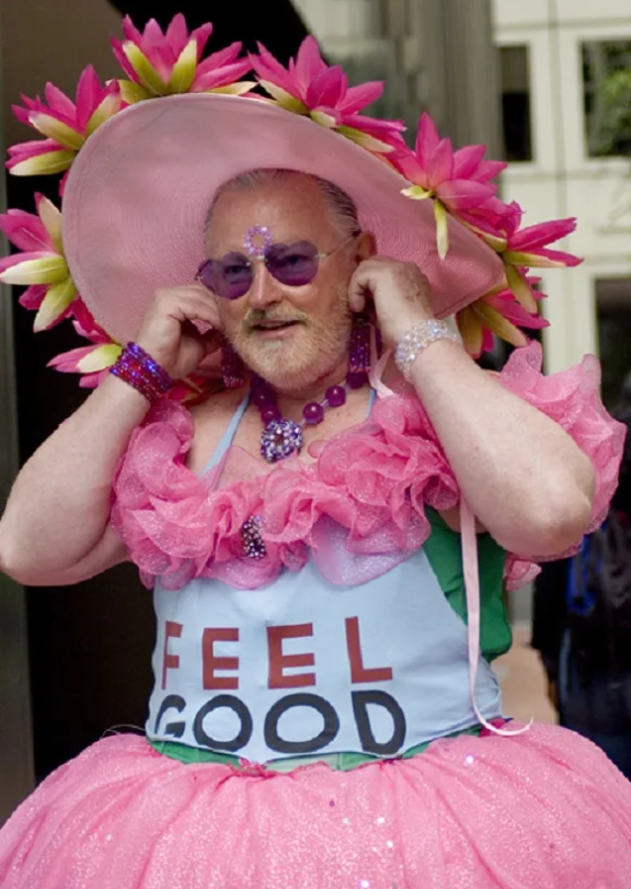 Типичный Ё-самец. Плюет на мнение других и абсолютно ни от кого не зависим