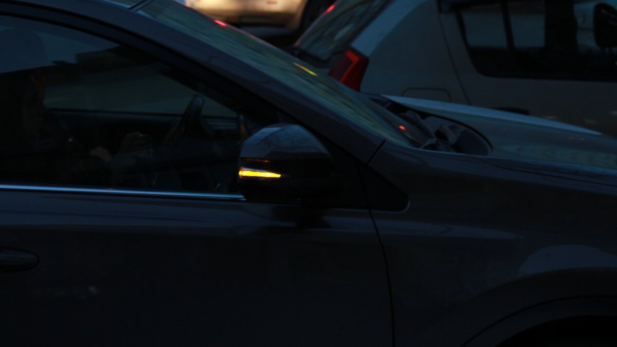     Так, из-за непростой дорожной ситуации на Затонском шоссе некоторые автомобилисты начали проезжать через поля, сообщает телеканал UTV