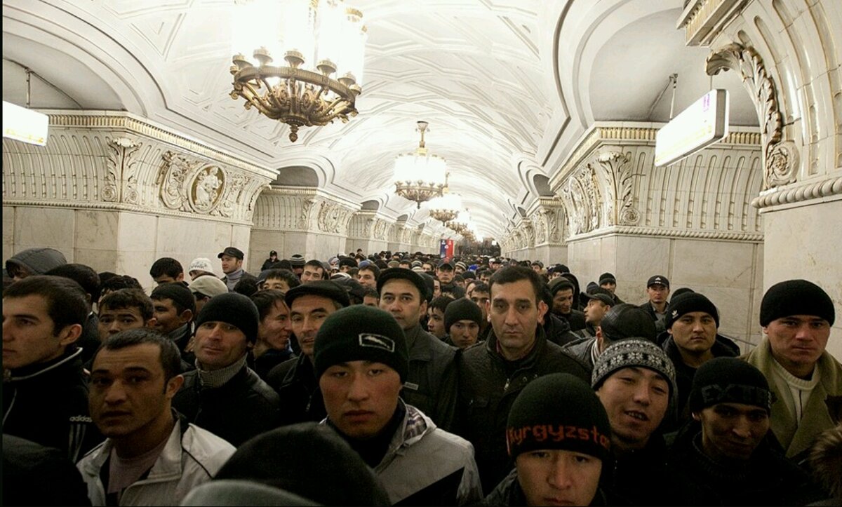 Он сделал гражданство РФ сотне мигрантов из Азии