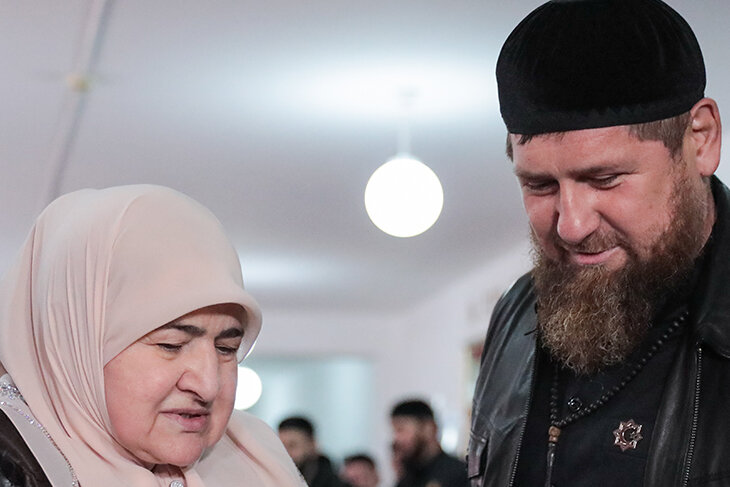 Рамзан Кадыров и его мать Аймани Кадырова.