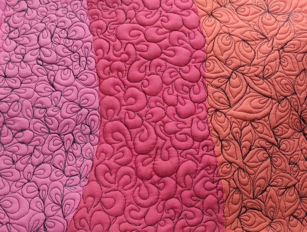 Ткань разрезана только по вертикали, но тут вся красота - в разной стёжке