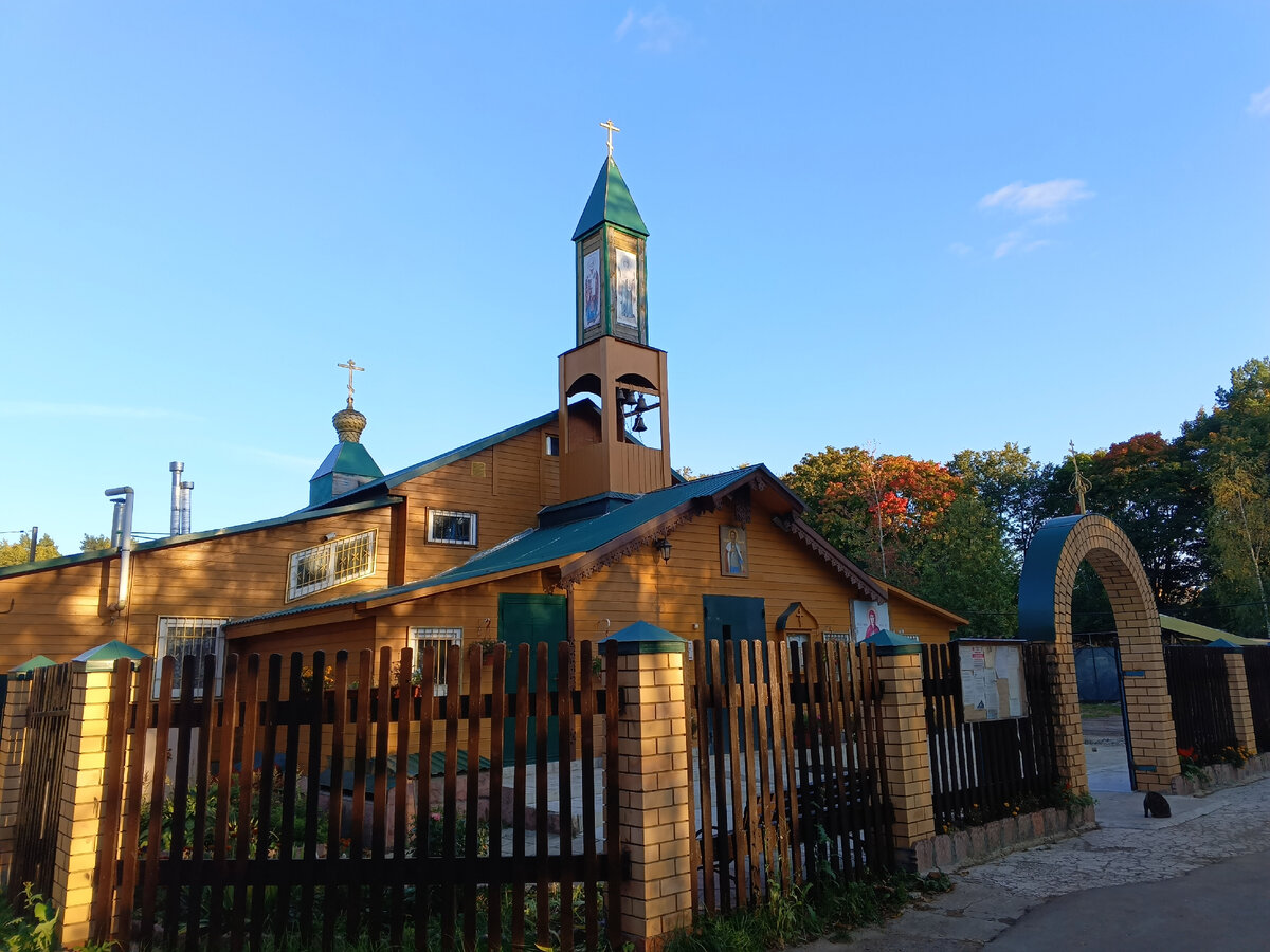 Один из двух любимых жителями Монино храмов.