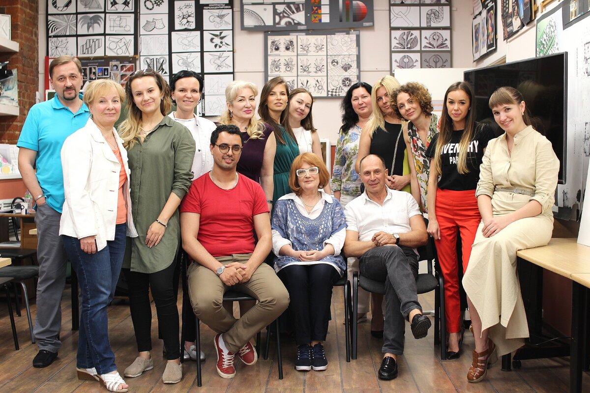 Юлия Мазо с однокурсниками в Современной Школе Дизайна