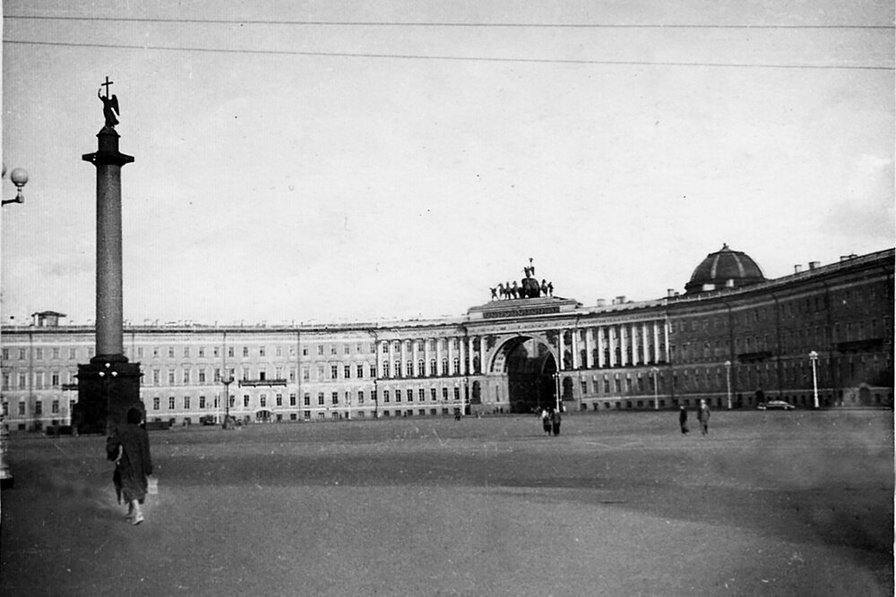 Площадь города ленинград. Дворцовая площадь в СССР. Ленинград Дворцовая площадь. Город Ленинград 1935 Дворцовая площадь.