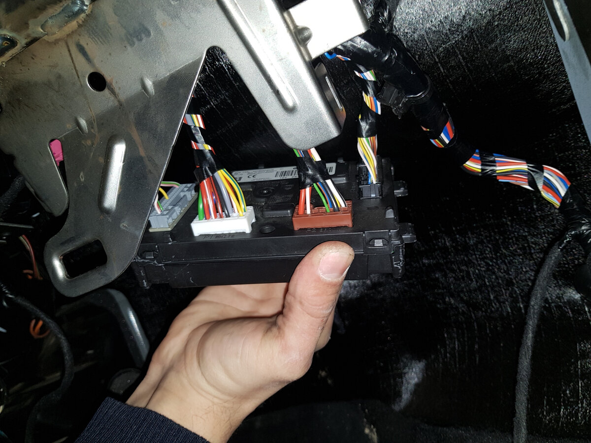 Для примера, это блок BCM Лада Веста