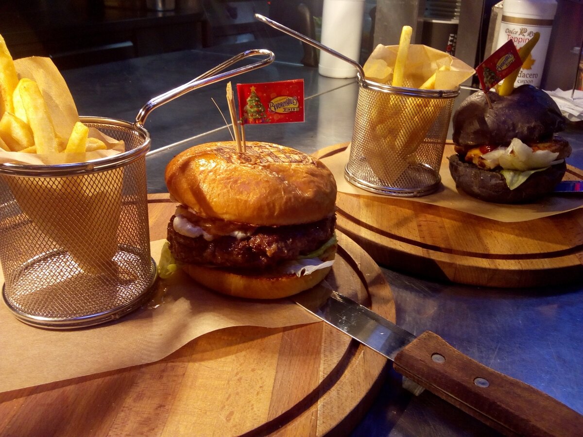 самый вкусный бургер во владимире. блэк мамба бургер. бургер нью-йорк якитория. самые вкусные бургеры в москве. вкусные бургеры в центре москвы.