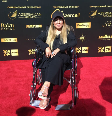 Анита на "Жаре" была прикована к креслу-каталке