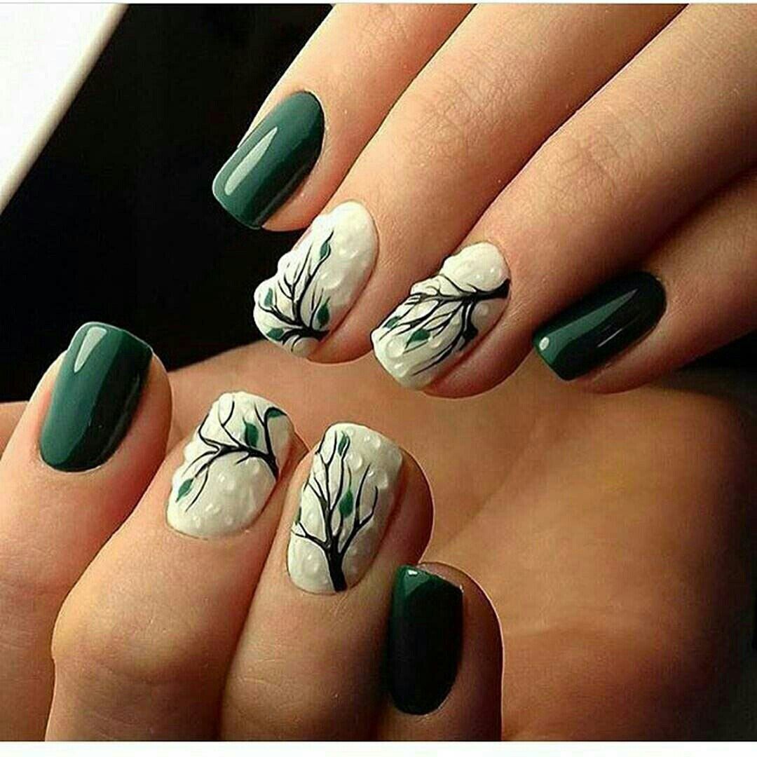 Листики на ногтях