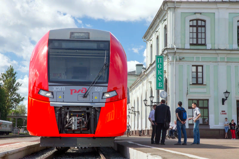 Количество «Ласточек», которые ежедневно курсируют между Петербургом и Псковом, будет увеличено до четырех пар. Еще полтора года назад тут не было ни одного поезда.