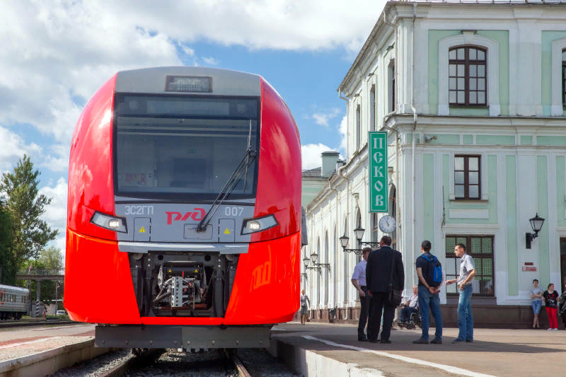 Между Петербургом и Псковом запускают четвертую «Ласточку». Полтора года назад здесь не было поездов вообще