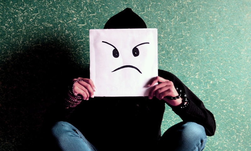 У каждого из нас есть знакомые, которые в каждой беседе выражают своё недовольство чем либо. Аккуратнее с ними...