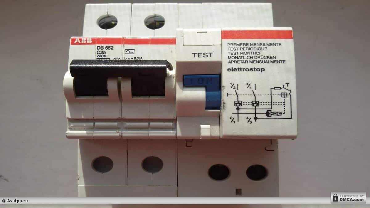 Рис. 1. Пример УЗО ABB. Мое авторское фото